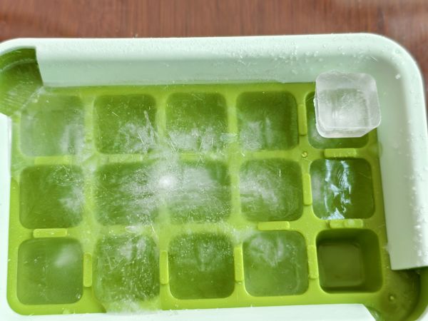 5元入手的神仙冰格！脱模太爽了，但注水要注意…