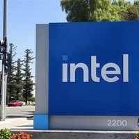 Intel股价本月暴涨28%！市值增加240亿美元：估值飙至互联网泡沫以来最高