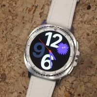 手腕带三星 Galaxy Watch 8 Classic 的人，能有多时髦