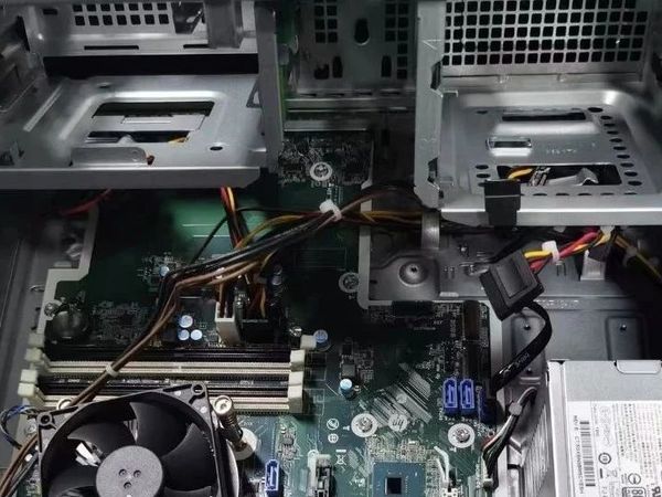 目前300多最适合做多盘位NAS的品牌主机，直接原生六盘位