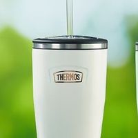 这款高颜值吸管杯，850ml大容量，杯盖可视，杯底防滑
