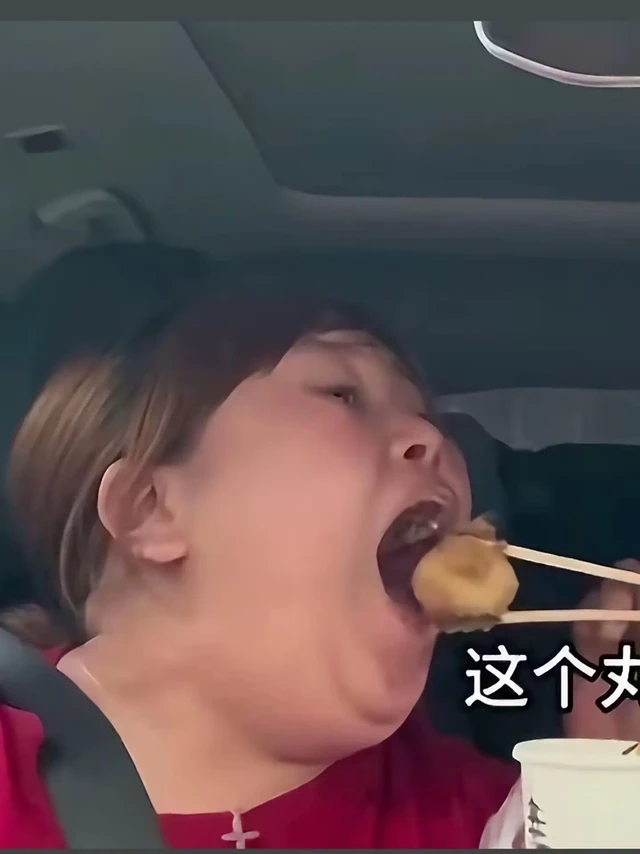 无骨家族周边来袭鼠标。鼠标测评通常涵盖外观、性能配置、握持手感及续航等多方面内容,下面再为你介绍几款不同类型鼠标的测评情况:
入门有线游戏鼠标
• 罗技 G102 二代:到手价 89 元。意法主控