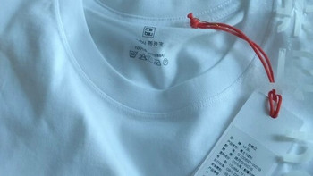 100%棉白T恤的高级松弛感