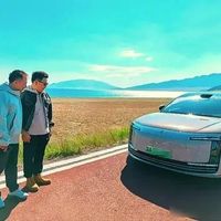 华为高管赛里木湖边调试车辆悬架，亲力亲为引发热议