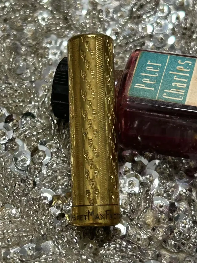 淘到了张爱玲最钟爱的口红