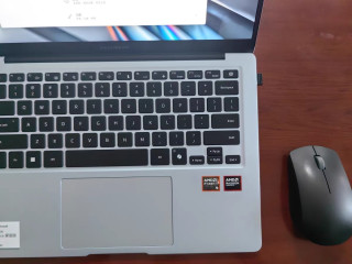 星耀14冰晶蓝：轻盈美学与高性能结合