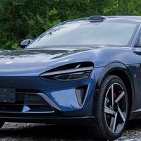 雷军驭“YU7”破局：新能源汽车江湖的逆袭风暴！