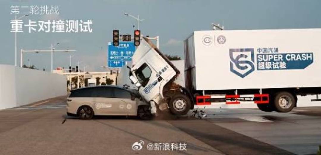 理想汽车创始人李想敬酒致歉,化解与卡车司机碰撞争议