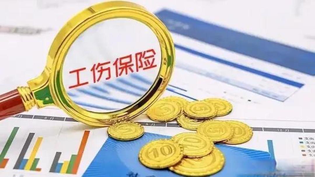 员工提前7分钟下班车祸身亡获工伤认定,司法裁定考勤惯例优先书面制度