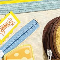 开心牛奶撞色痛包笔袋：次元壁破了！