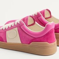 华伦天奴VALENTINO女士德训鞋设计与工艺