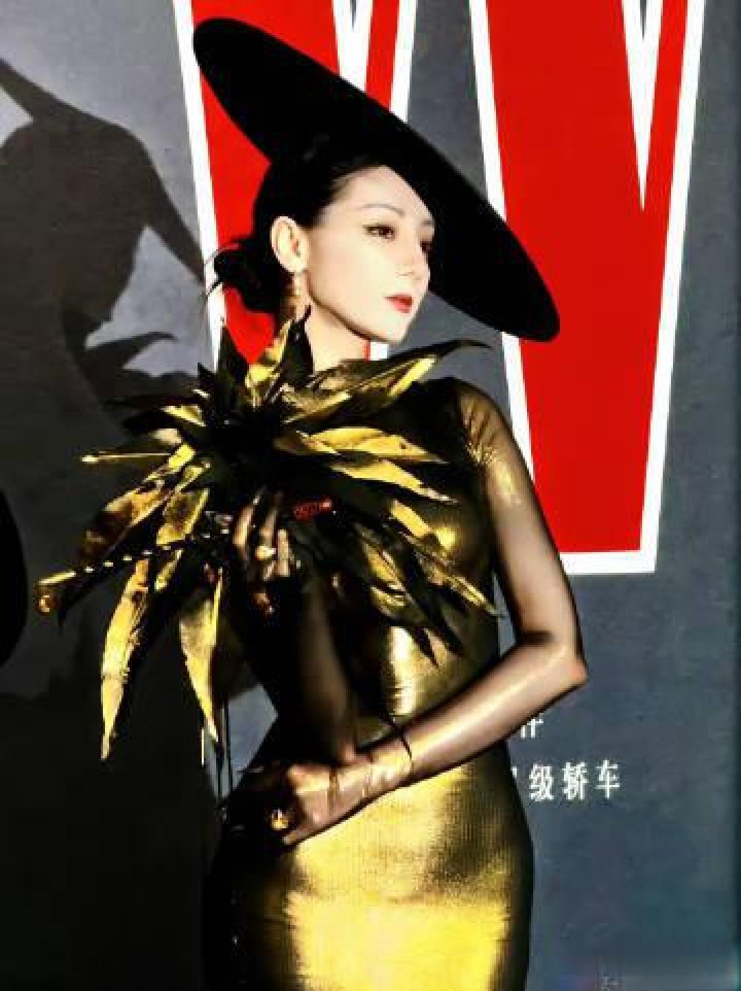 迪丽热巴鎏金妆出圈秘籍:金棕冷灰撞色打造复古未来感,三招拿捏红毯高级美学
