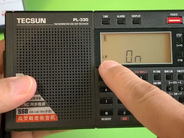 怎样用德生PL330收音机接收长波信号？