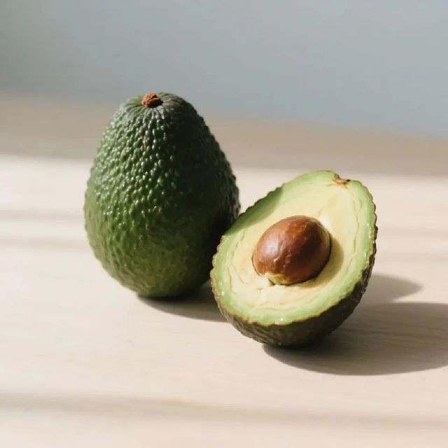 牛油果的体重谜题：脂肪炸弹还是瘦身利器？