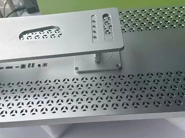 工厂版4K显示器卖780元，采用LG原装面板，还有32寸版本