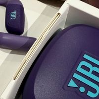 把健身房戴成秀场？JBL「波斯紫」悦动圈挂耳耳机