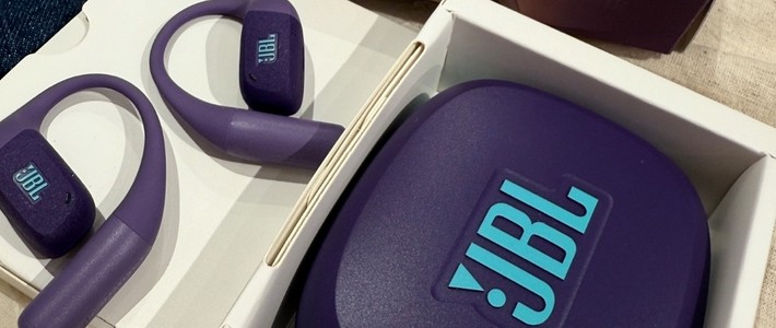 把健身房戴成秀场？JBL「波斯紫」悦动圈挂耳耳机