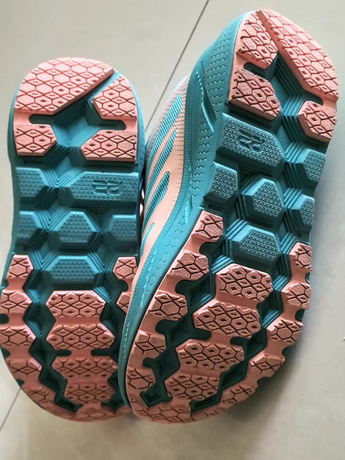 跑鞋