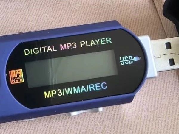 仓库钥匙找到了？大批20年前的全新MP3播放器流出，同款现在还卖500块