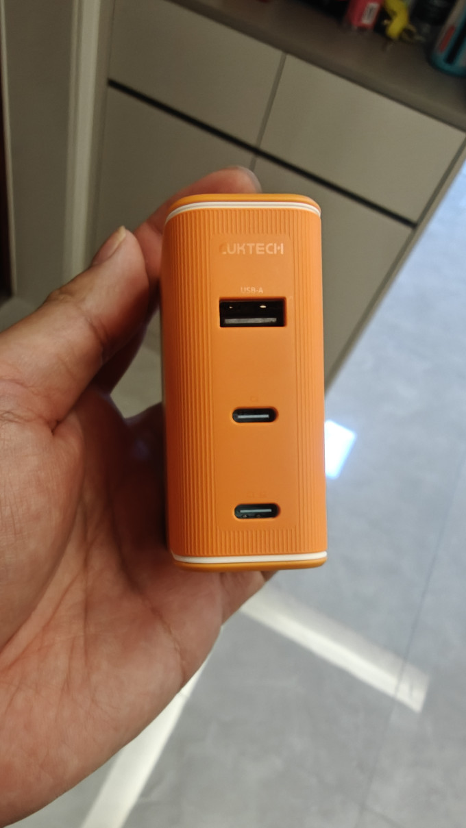 酷态科充电器