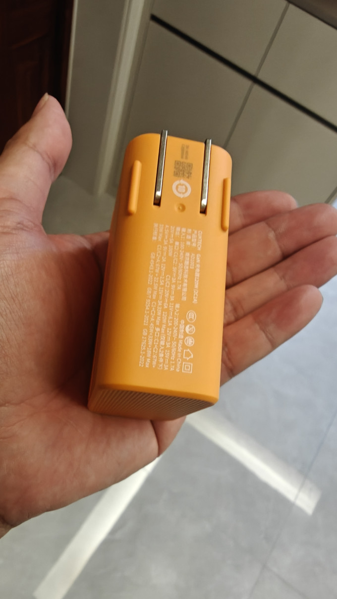 酷态科充电器