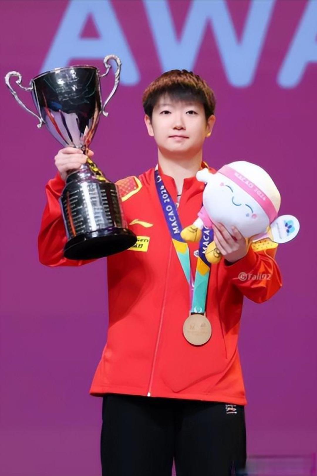 孙颖莎赛场暖心相助伊藤美诚 流鼻血事件见证对手温情时刻