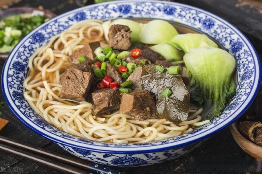 这碗红烧牛肉面,藏着中华料理的顶级讲究