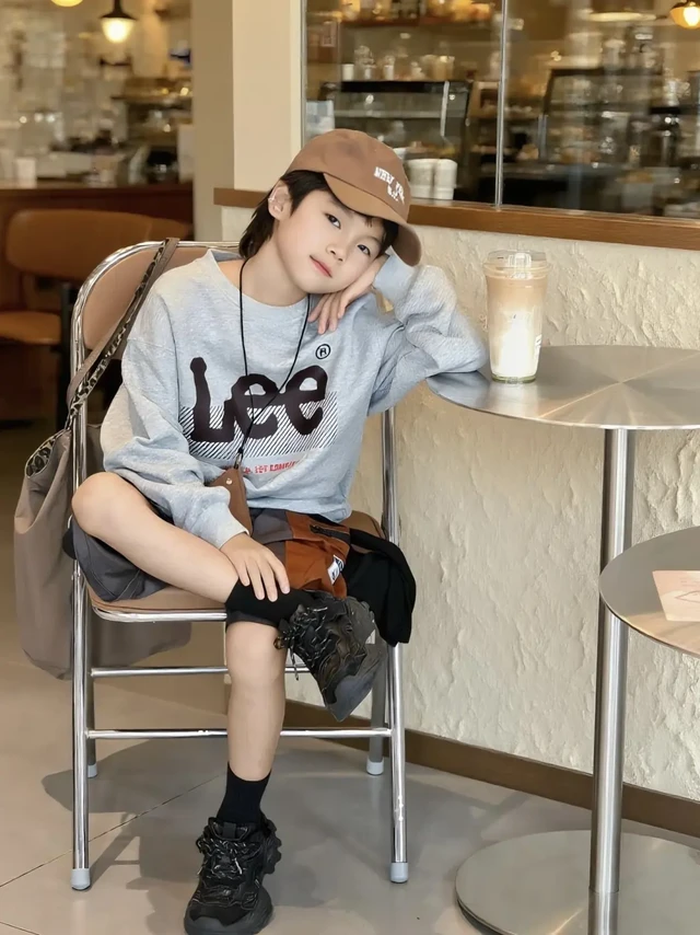 男孩子这样子穿，好看吗？