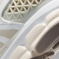 Nike ZOOM VOMERO 5 女子运动鞋评测