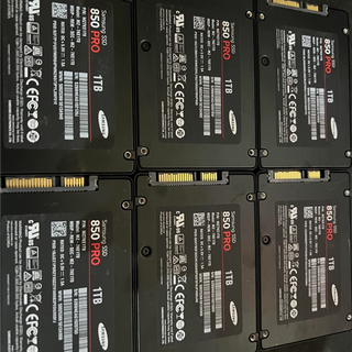 捡来的便宜！翻垃圾找到6TB SSD：六块1TB的三星850 Pro