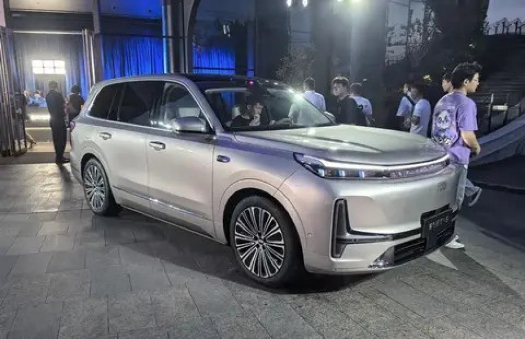 吉利银河M9预售开启,插电混动SUV市场再添强手