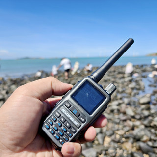 支持蓝牙写频和多种充电方式，小巧轻便的宝峰UV-5RMini使用体验