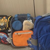 为了孩子上学，我怒买了5个书包！