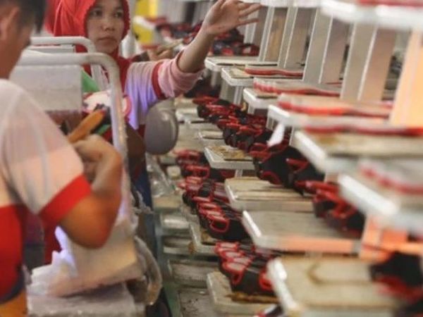 出售办公楼！鞋厂亏损，总裁辞职