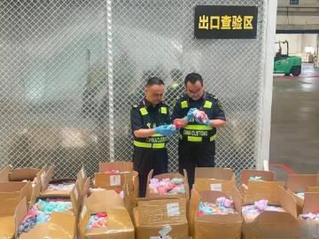 海关查获183万件假Labubu潮玩!正品关键鉴别在9颗尖牙与隐形防伪码