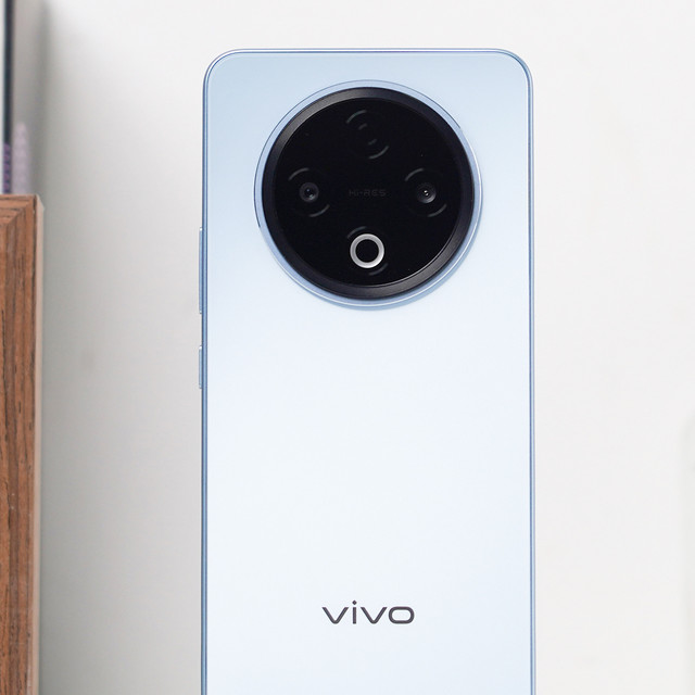 8200mAh+满级防护！vivo Y500首发评测：续航耐用双灭霸国民手机