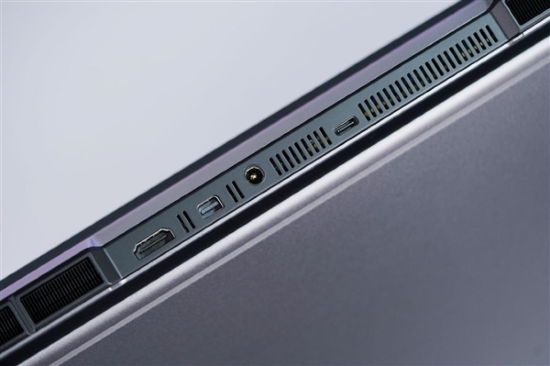 升级长江存储PC450固态硬盘 机械革命耀世16 Ultra图赏