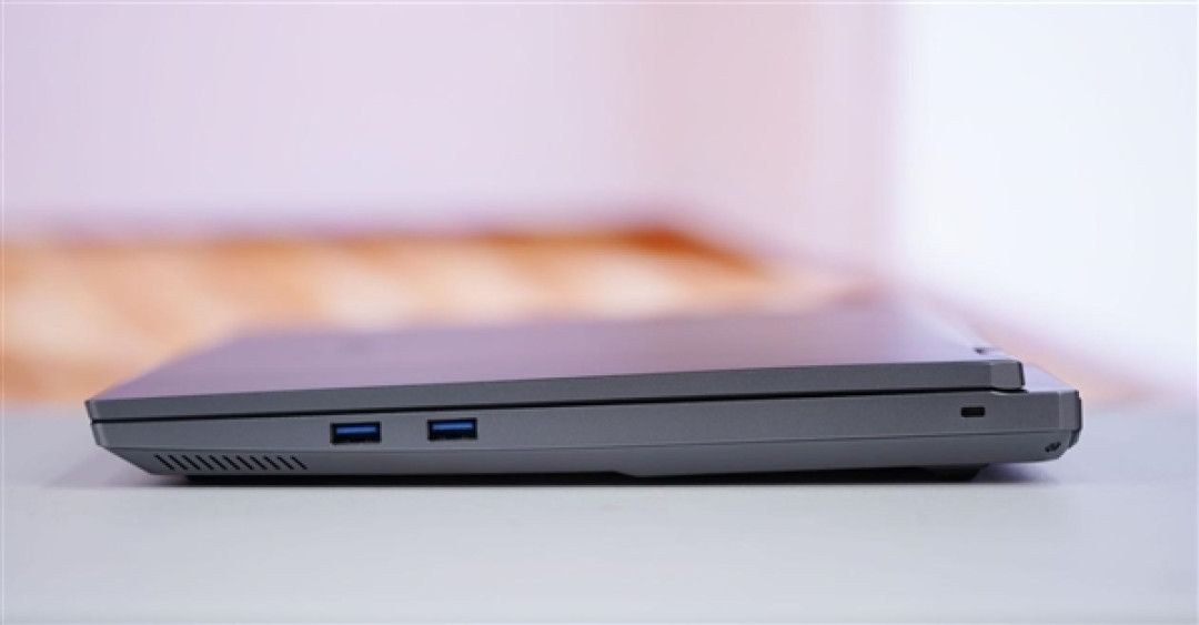 升级长江存储PC450固态硬盘 机械革命耀世16 Ultra图赏