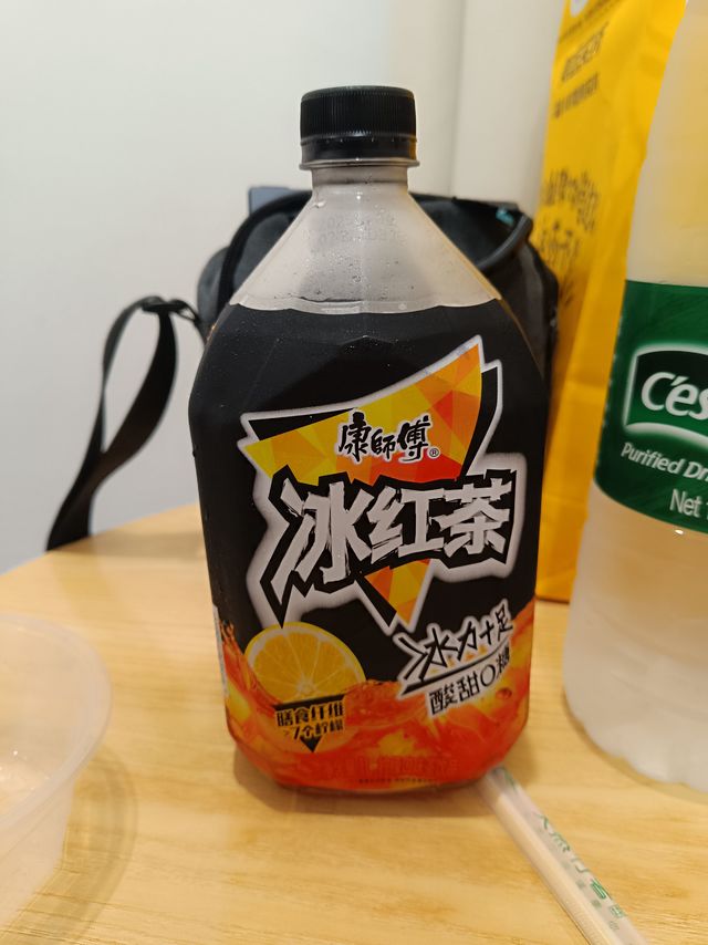 夏日畅饮的康师傅无糖冰红茶