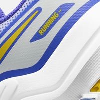 Nike Cosmic Runner:易穿脱设计