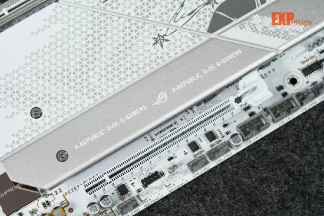 华硕ROG X870 吹雪S主板评测：电镀“战姬”加颜值，内存AI皆升级