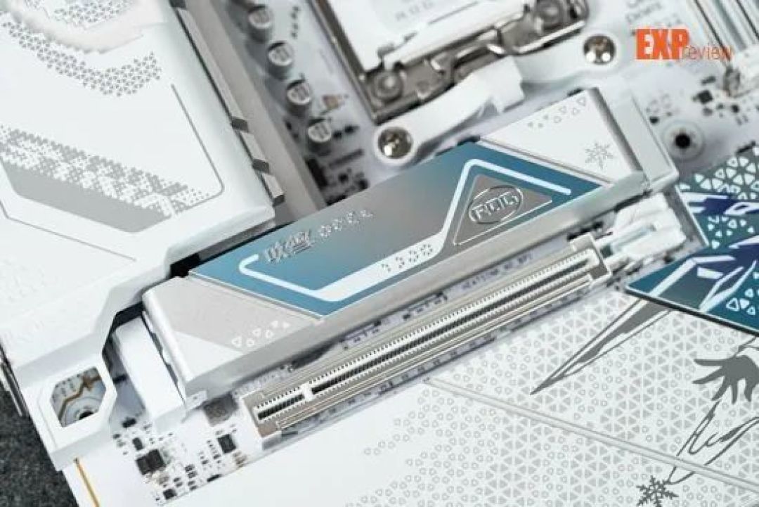 华硕ROG X870 吹雪S主板评测：电镀“战姬”加颜值，内存AI皆升级