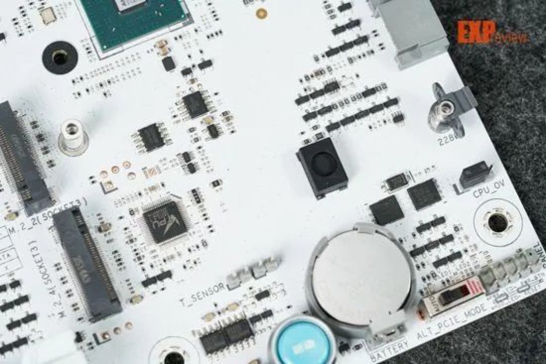 华硕ROG X870 吹雪S主板评测：电镀“战姬”加颜值，内存AI皆升级