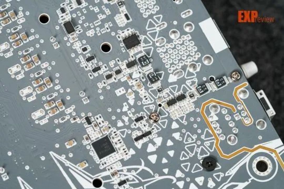 华硕ROG X870 吹雪S主板评测：电镀“战姬”加颜值，内存AI皆升级