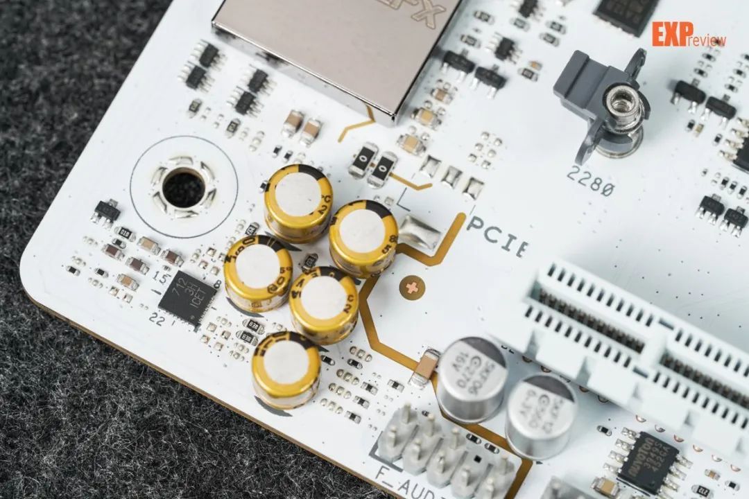华硕ROG X870 吹雪S主板评测：电镀“战姬”加颜值，内存AI皆升级