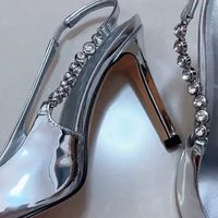 银色高跟鞋，七夕约会的时尚选择