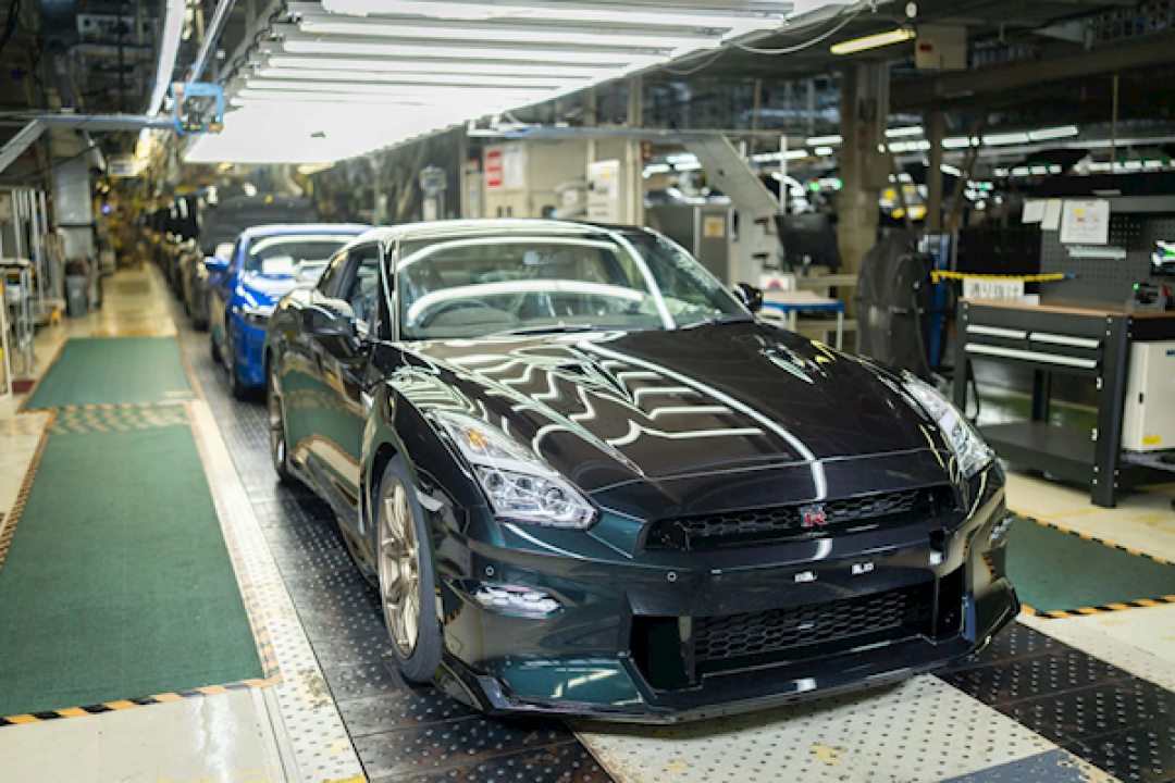 一代战神落幕!日产R35 GT-R最后一台车在日本下线