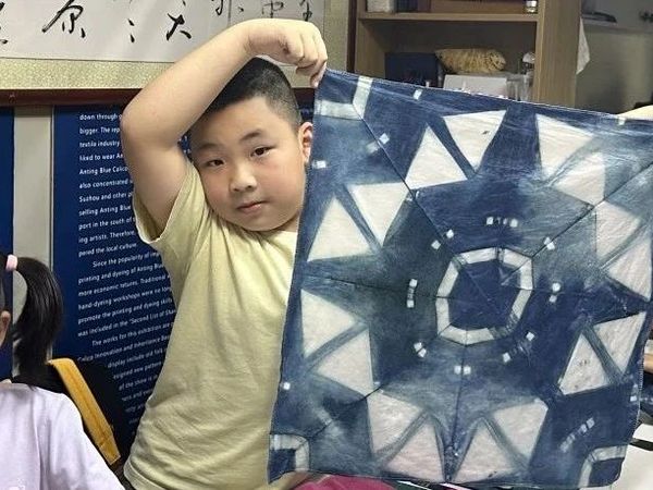 穿越千年靛蓝之旅：唤醒非遗药斑布记忆