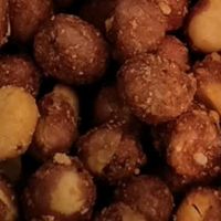 追剧搭子首选——憨豆熊琥珀花生米香辣味