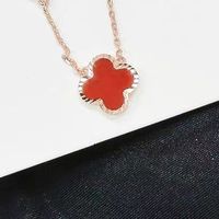 女生款七夕情人节穿搭：四叶草项链